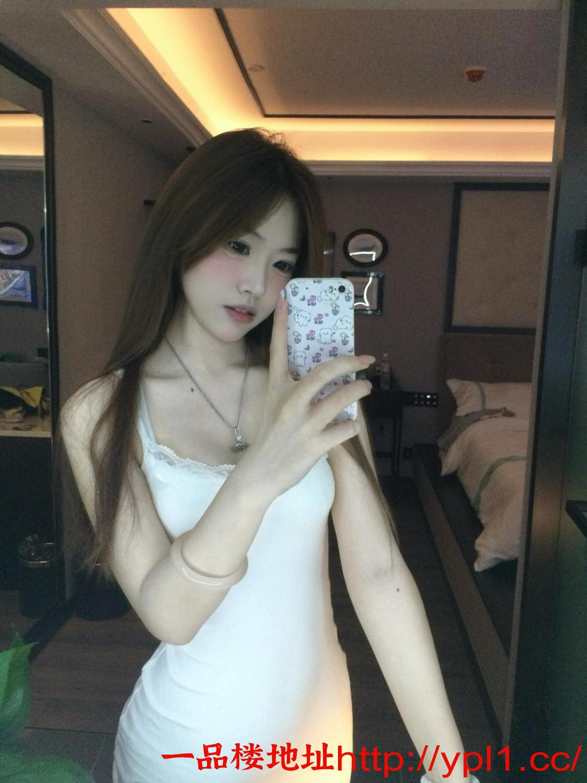 宝安03年粉嫩多汁学妹服务还不错