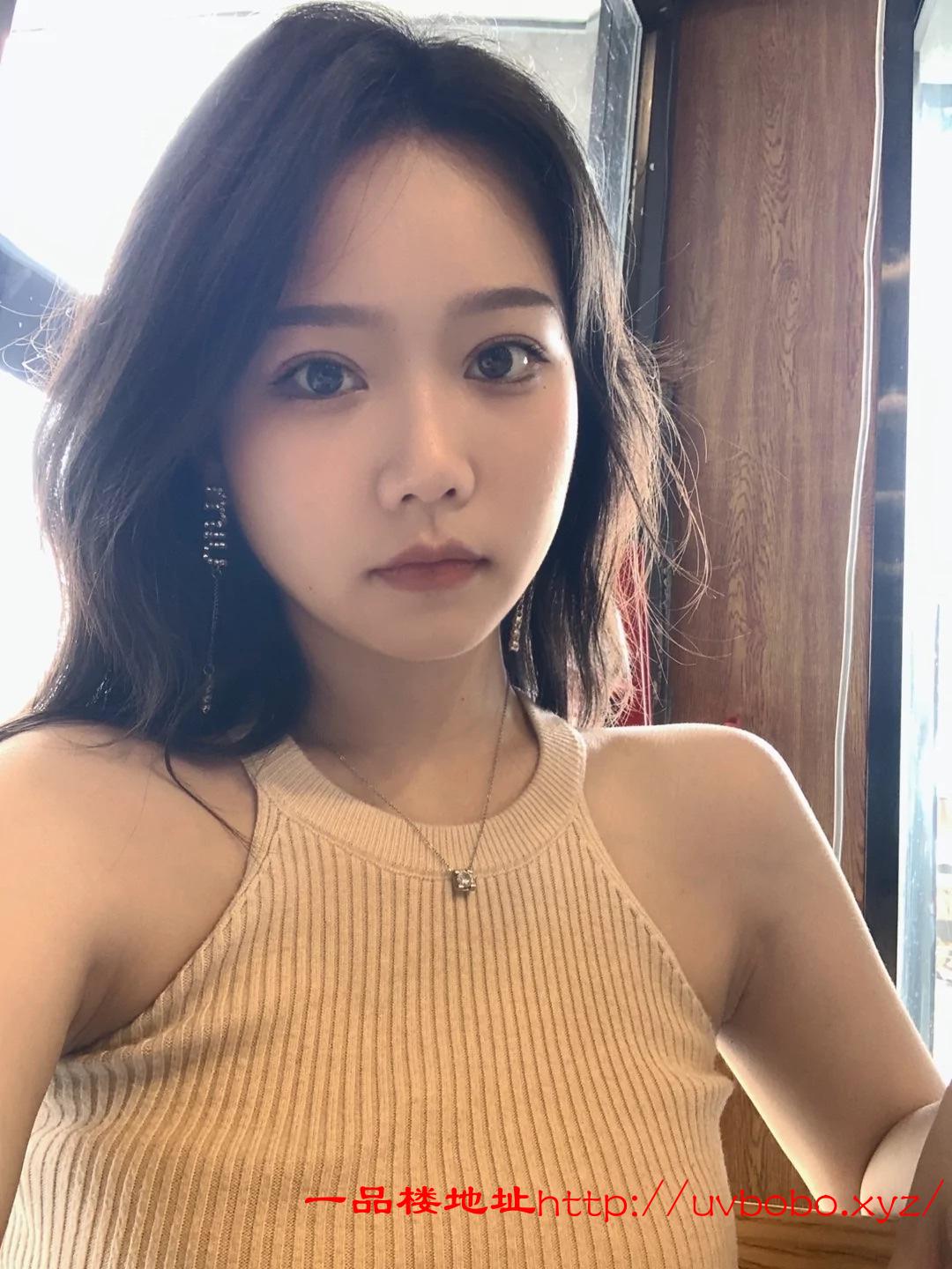 反差温柔服务系美女