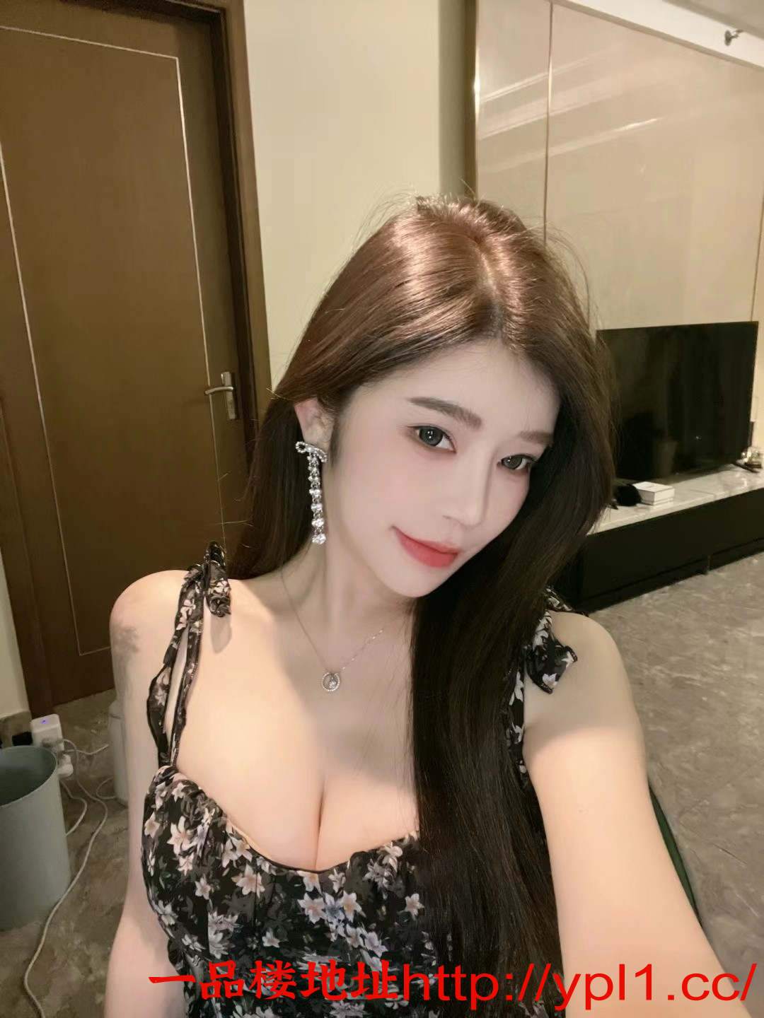 妹子刚下海不久小穴很爽