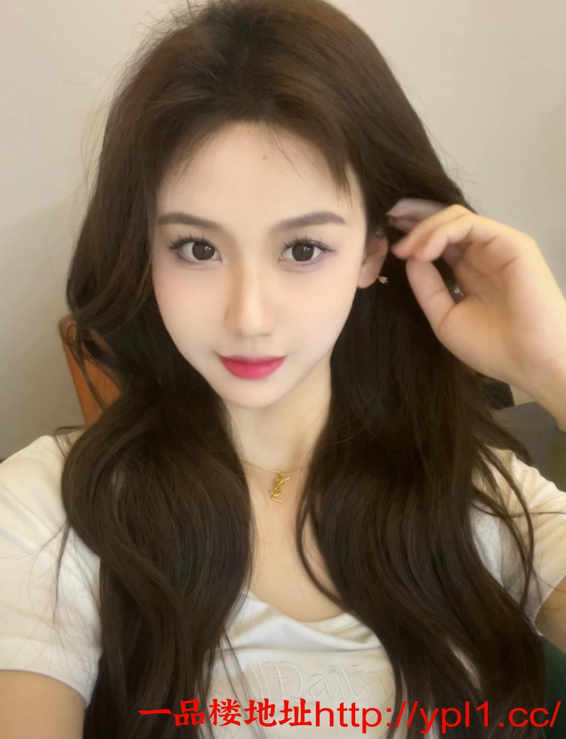 极具诱惑的骚浪贱中活秀丽美女