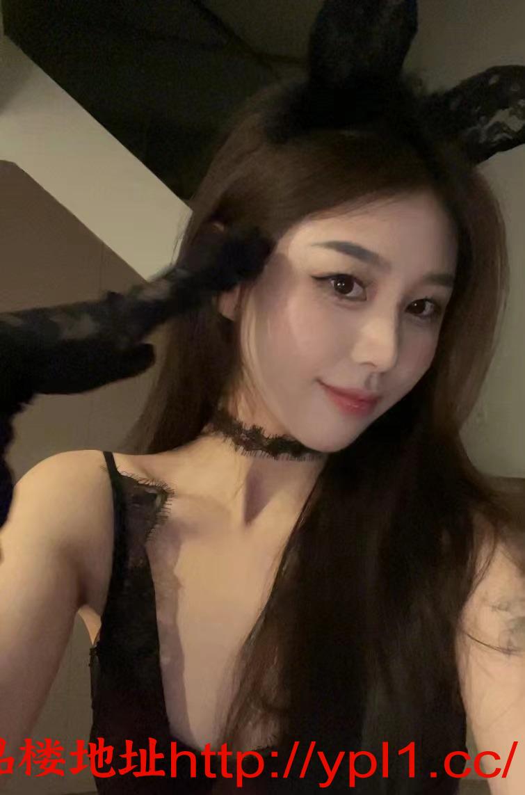 小店性感温柔甜妹