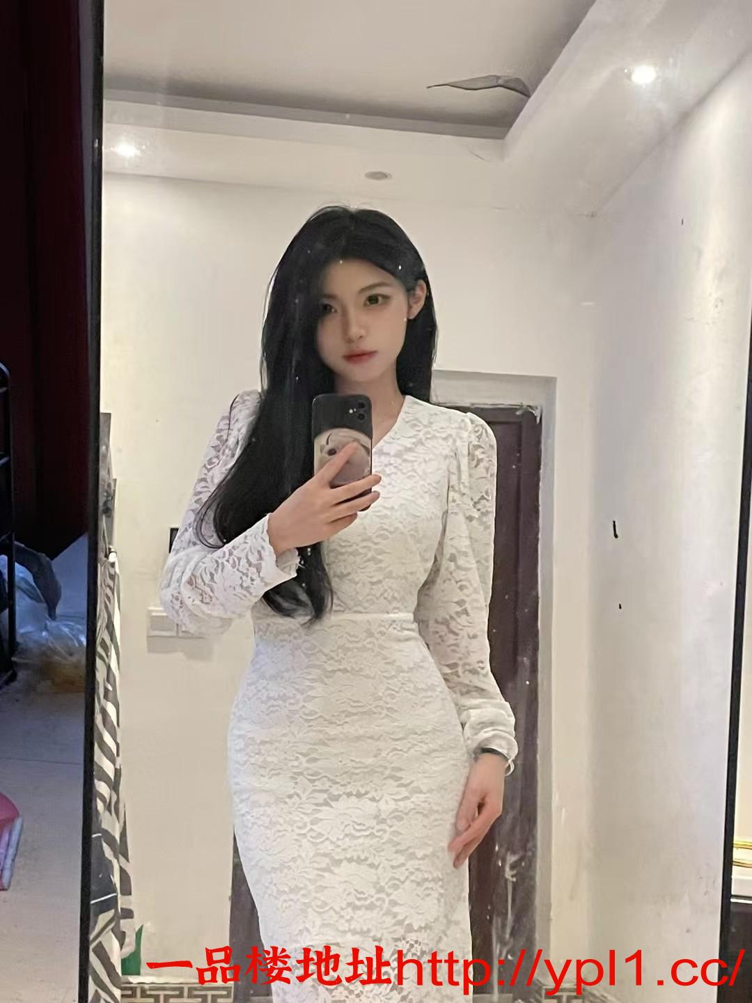 身材哇塞的小美女