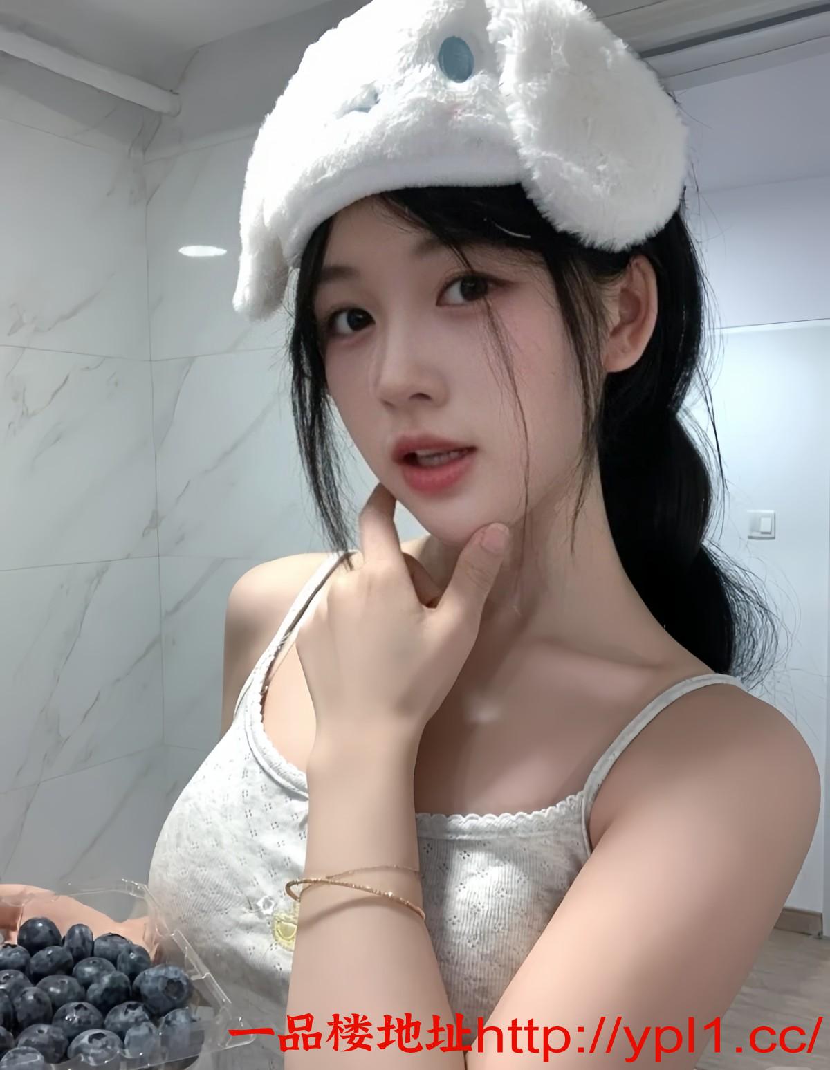 出差遇到的 全身雪白鲜嫩 白虎阴唇很多透明汁水