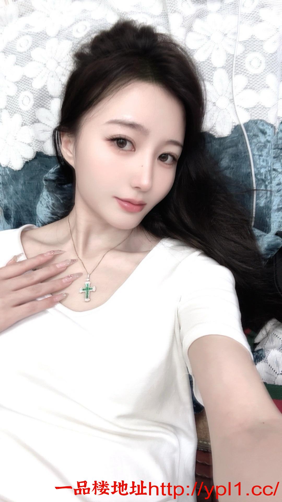 年轻靓丽小妹妹激情爱爱值得体验一下