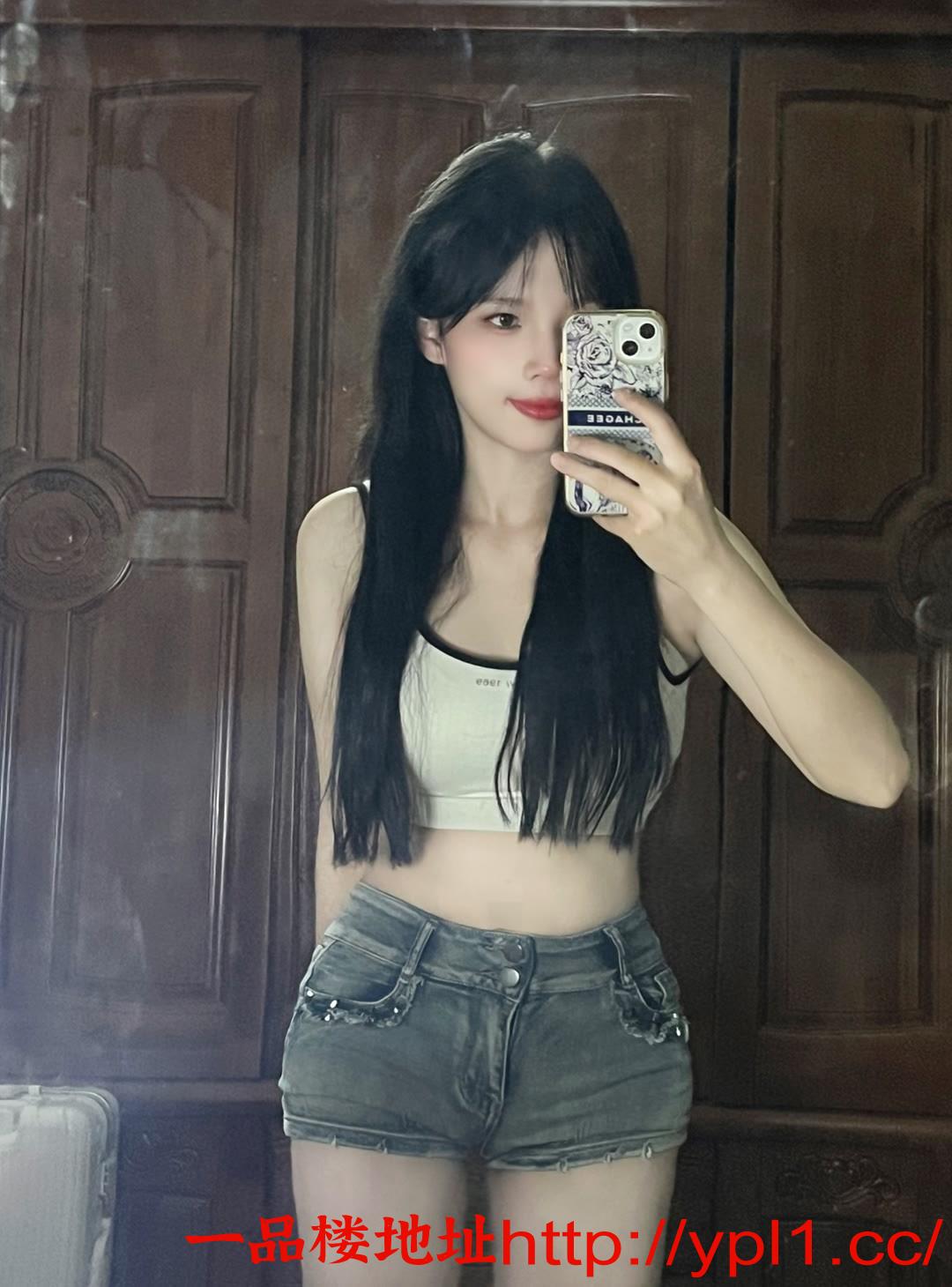 江岸肤白貌美大长腿小姐姐