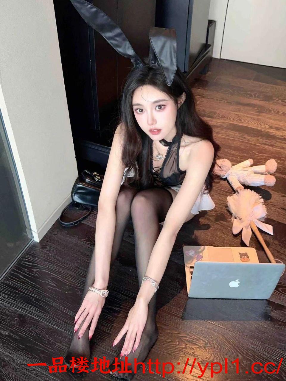 风韵翘臀小骚货