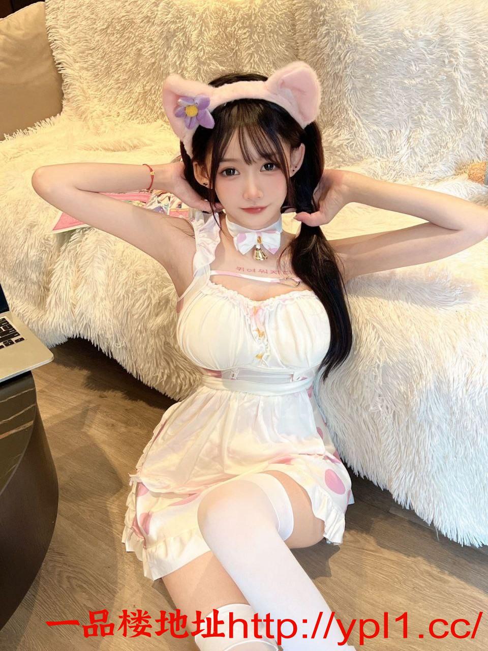 老师甜甜的人骚活好，五官精致美女引入眼帘，上来跟你拥抱，亲吻，非常热情！