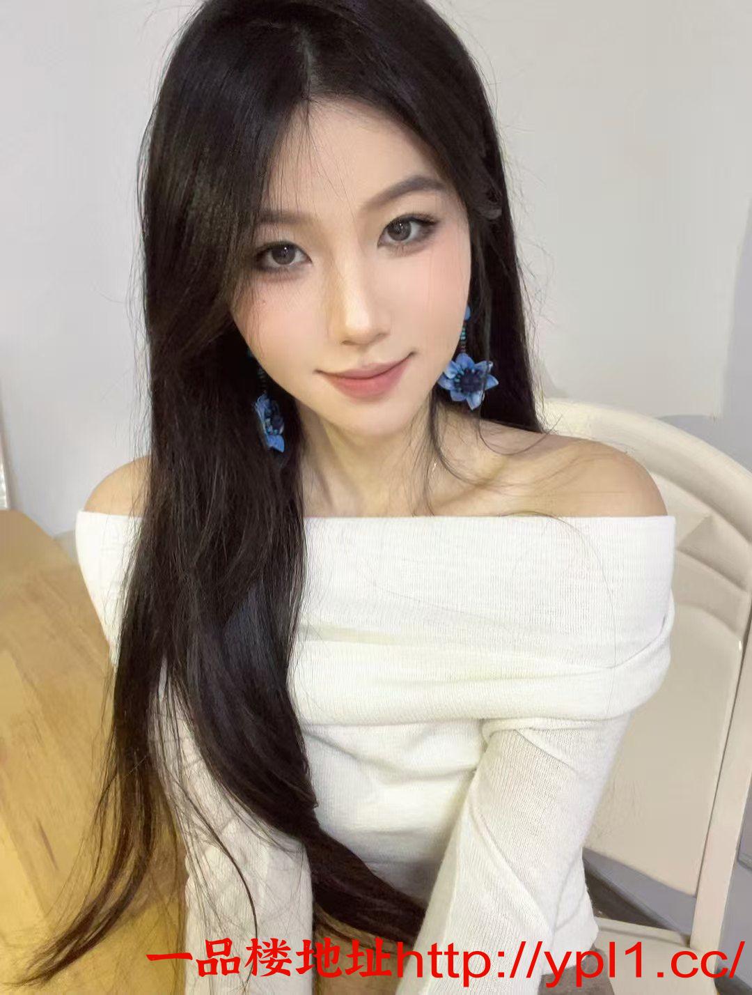 风情万种风骚极品黑丝小嫩妹