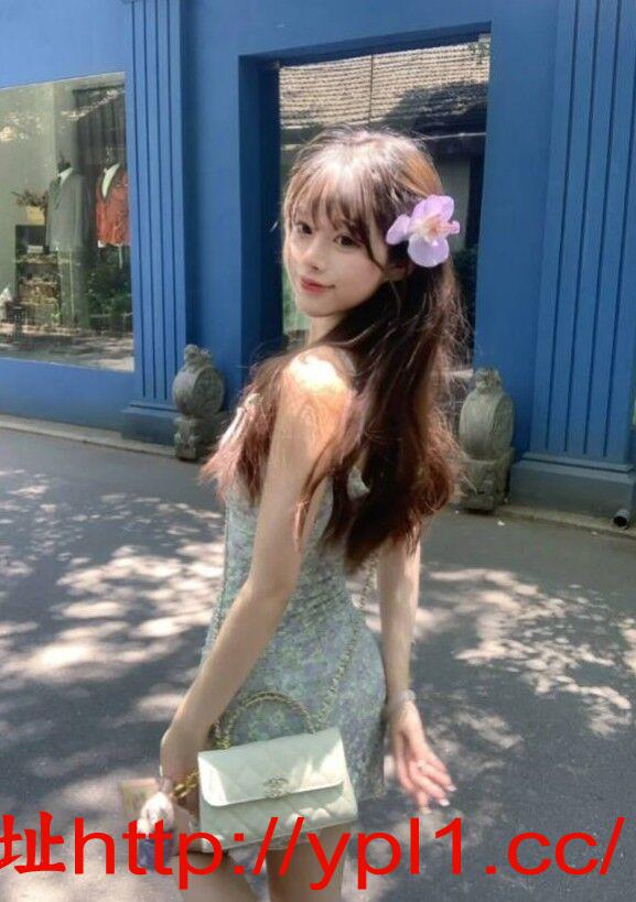 气质好丰满佳丽的小姐姐