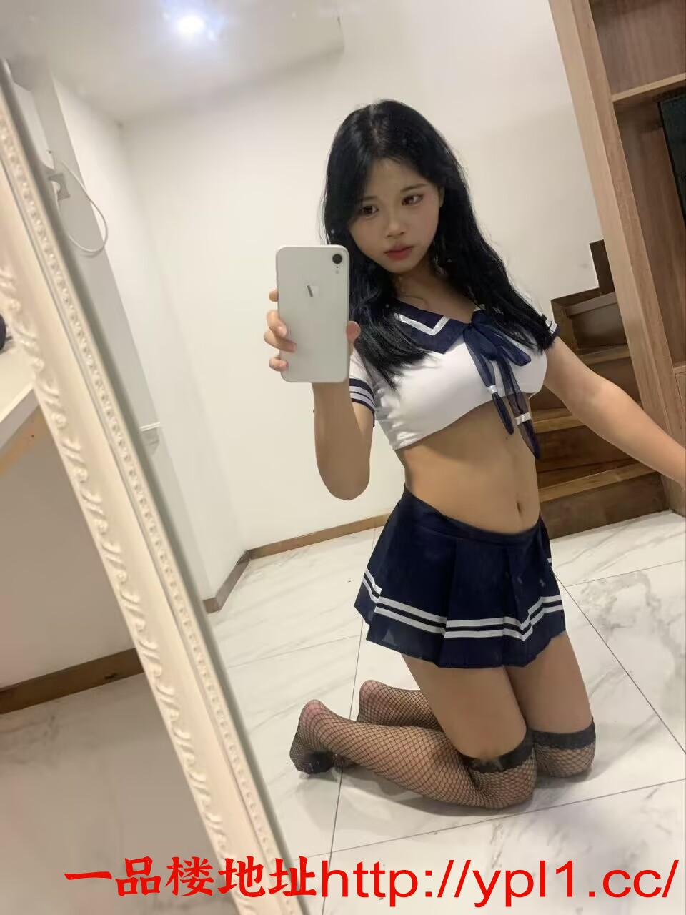 制服嫩妹反差大