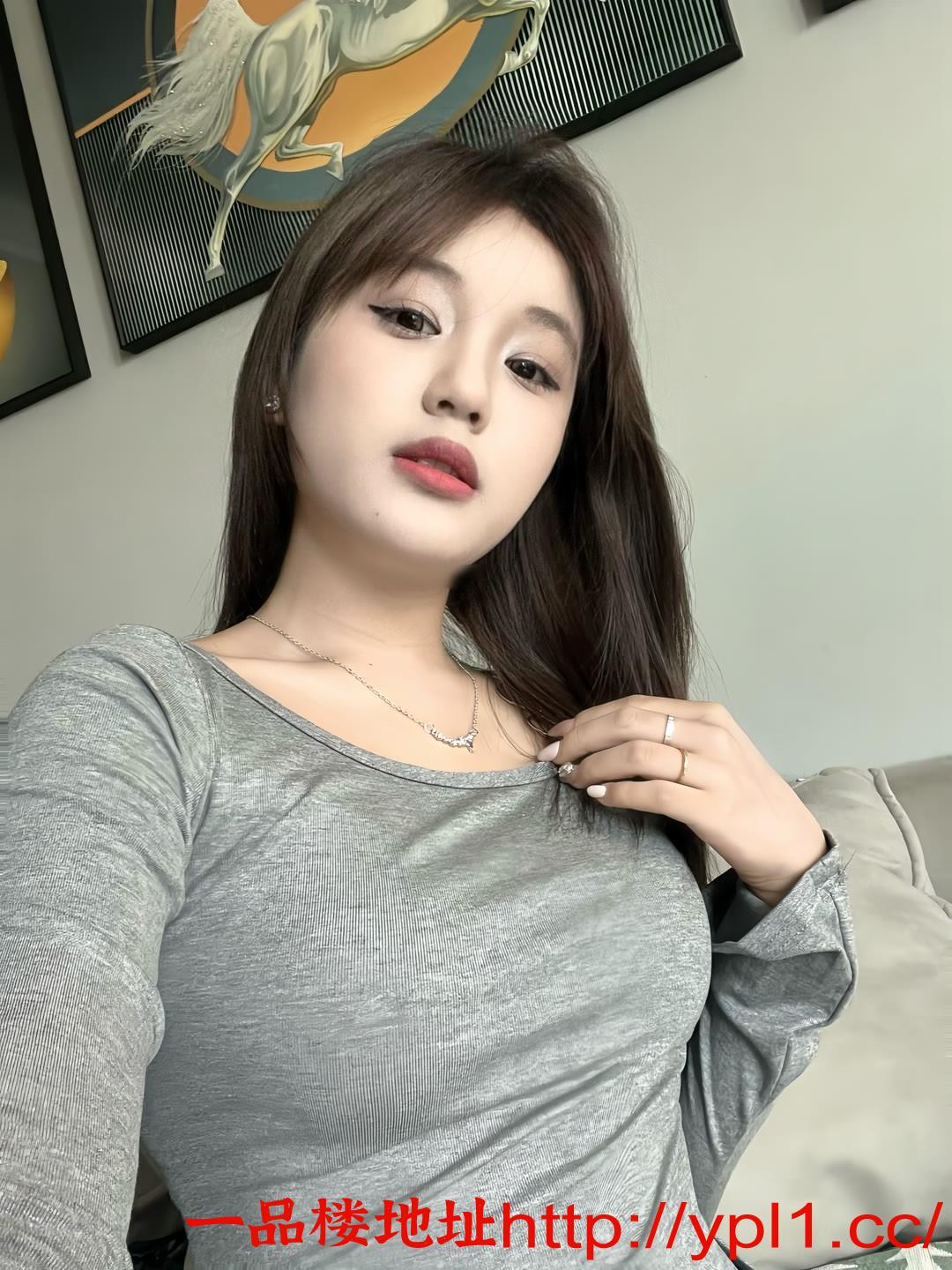 高颜爱舔蛋的骚mm