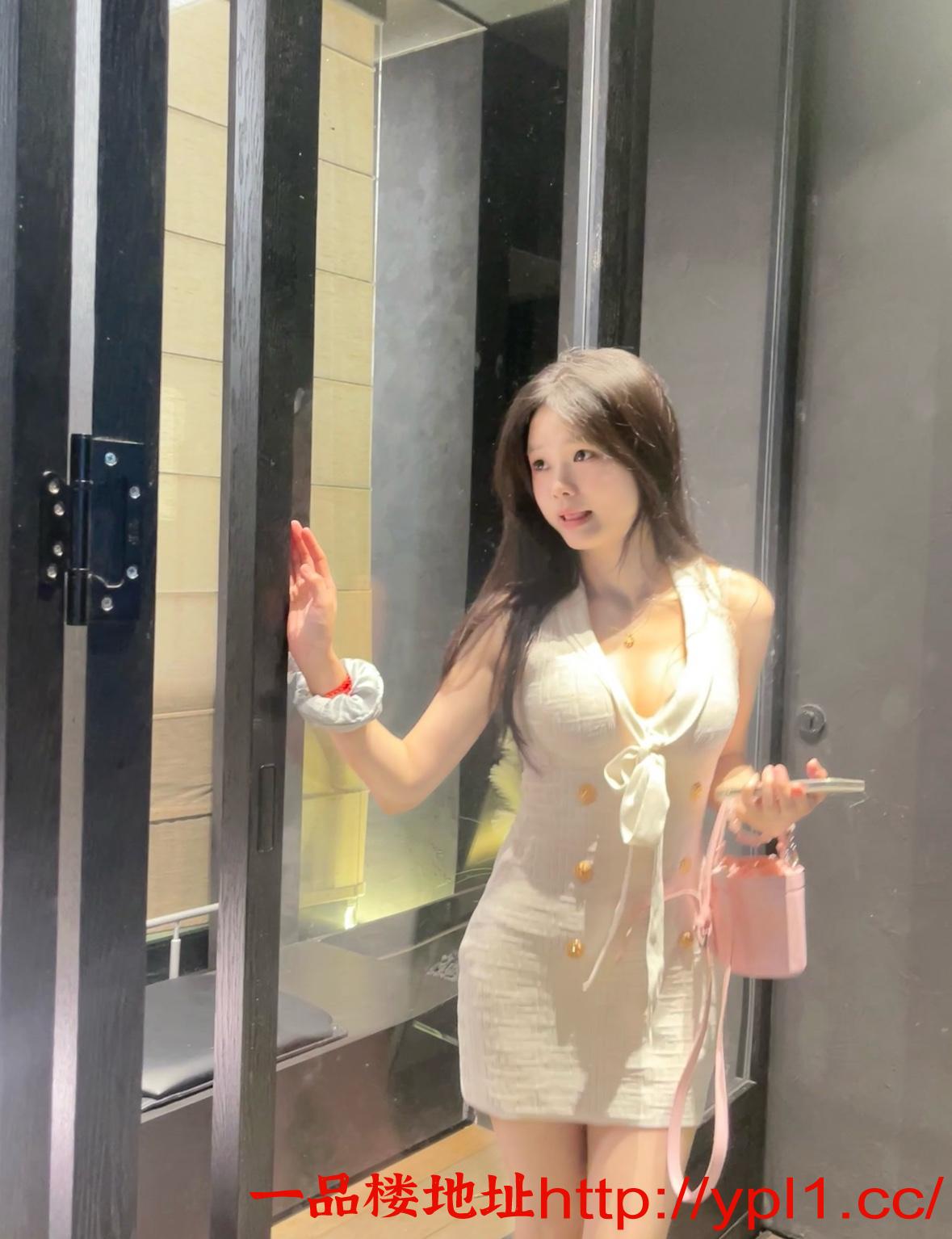 姿势多且听话乖巧的嫩妹