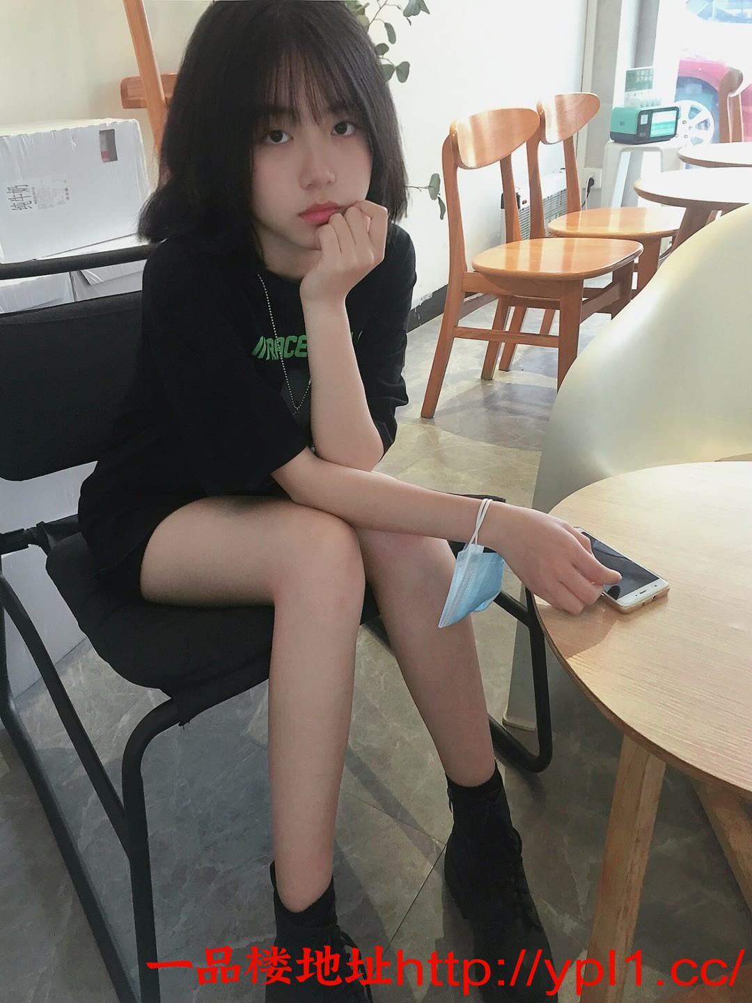 19岁轻微变态爱吃脚趾头的小妹妹