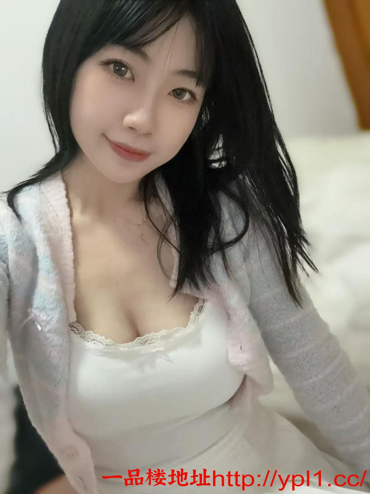 南站性感大奶小姐姐