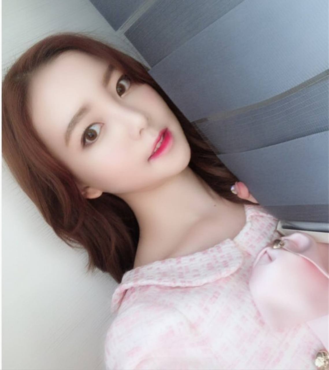 极品身材御姐逼逼粉嫩一碰就出水