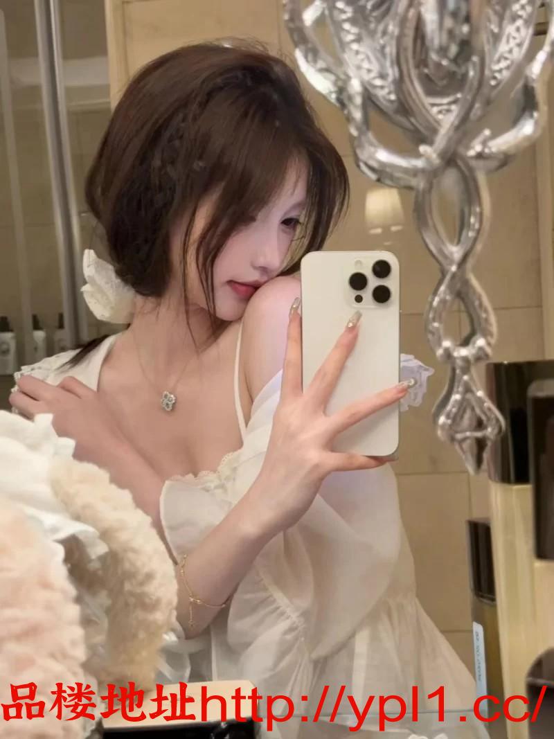 温柔甜美00后小姐姐