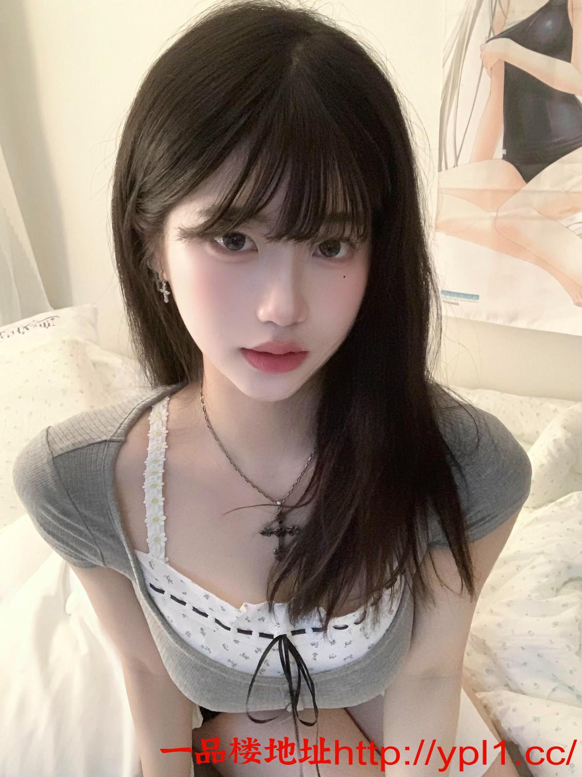 粉嫩妹妹水多，粉色小嫩逼（可外出）