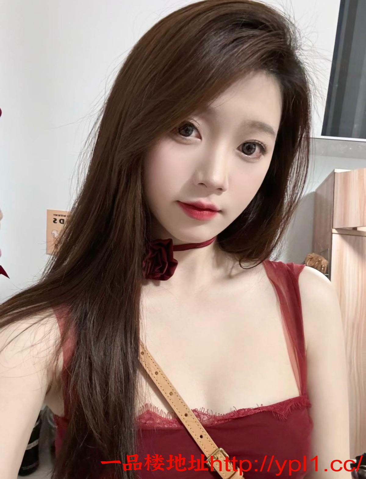 极品小仙女，瘦弱娇小身躯，却有一对美乳大胸