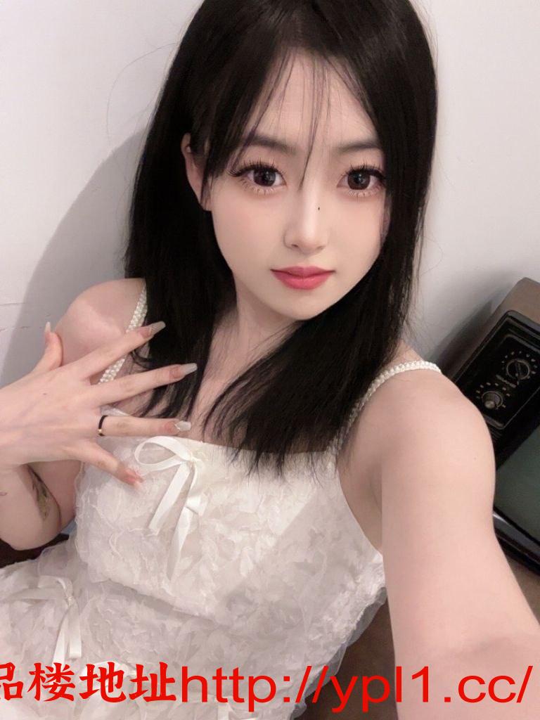 黑丝00后白嫩妹妹