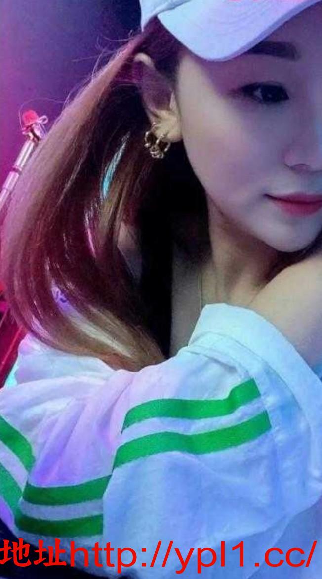 骚婊子跪吸吞精