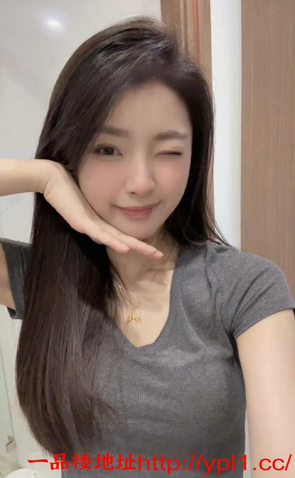 白嫩美乳玉小骚妹