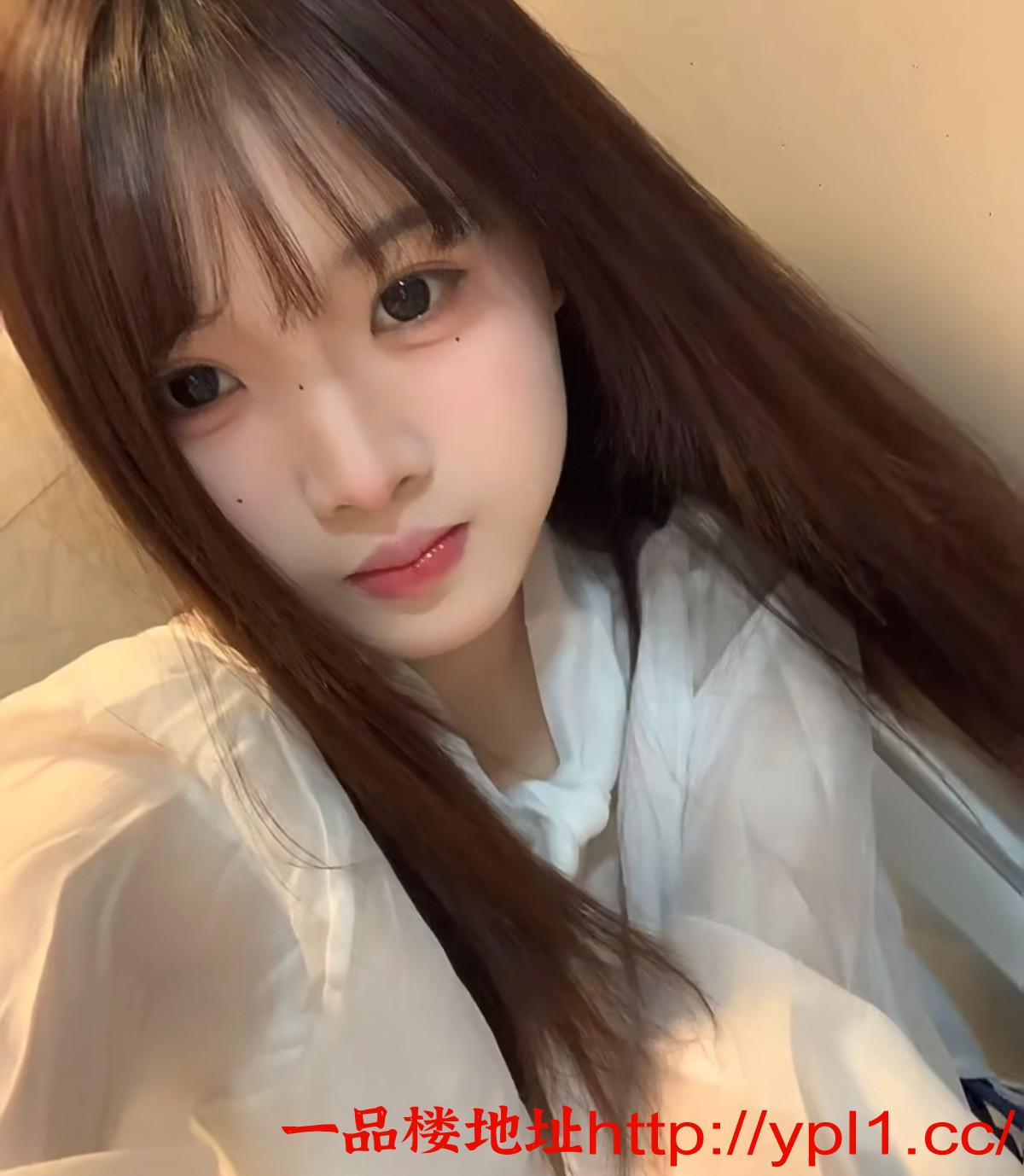 重庆白虎小靓妹各种制服体验，娇嫩小穴湿润水多紧活好