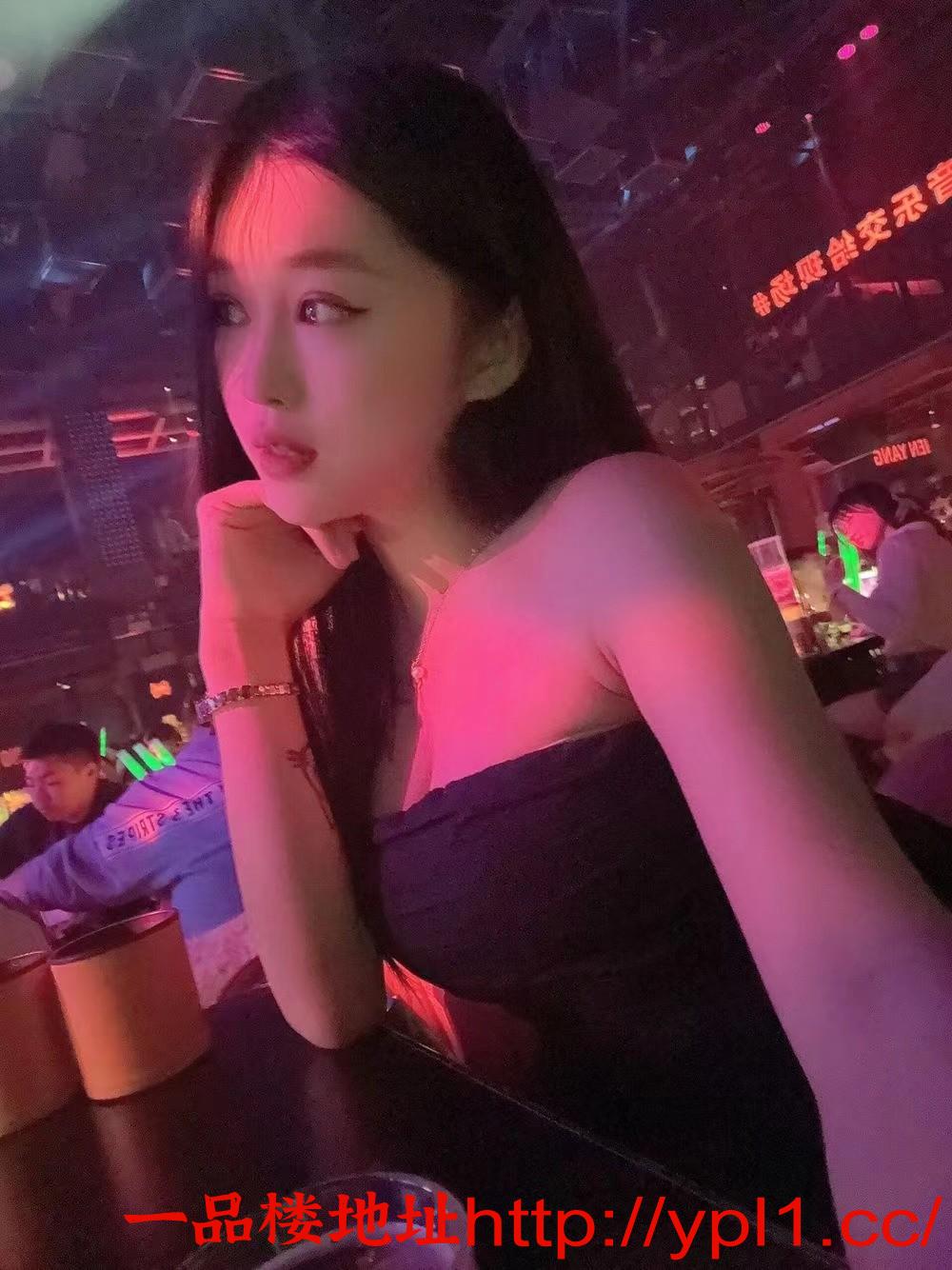 丰满性感兼职小妹出来赚外快懂配合B紧水多