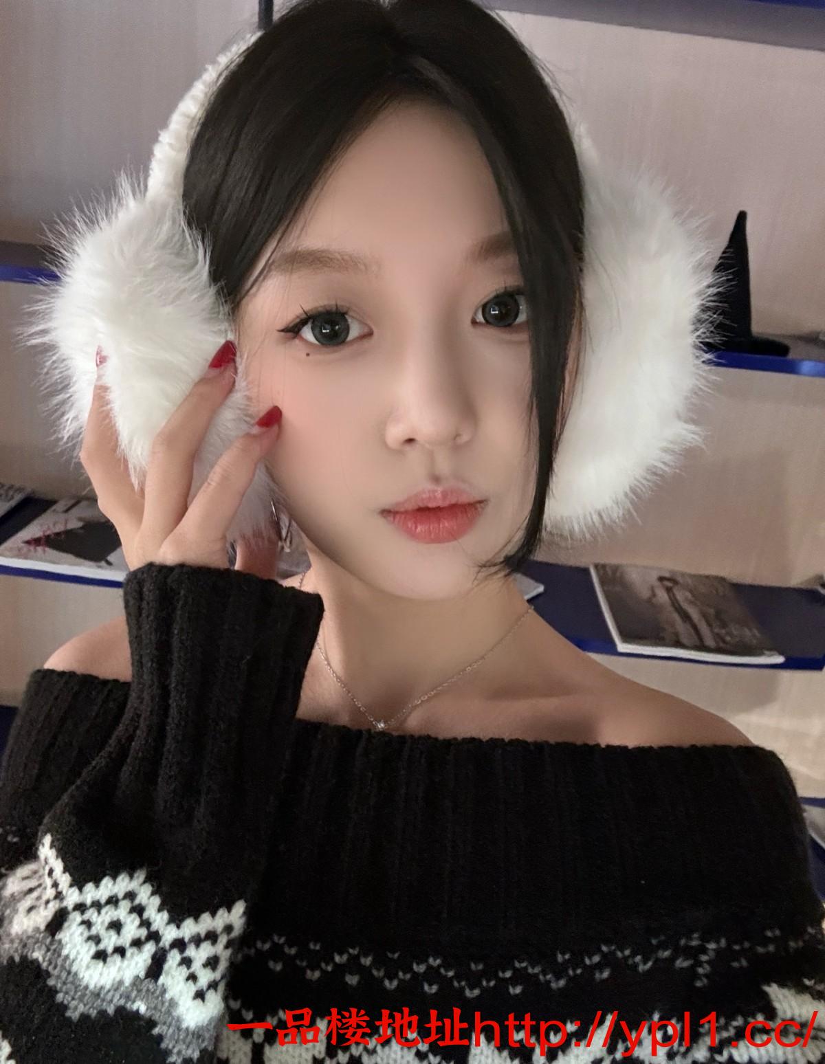 00后很粘人清纯美女