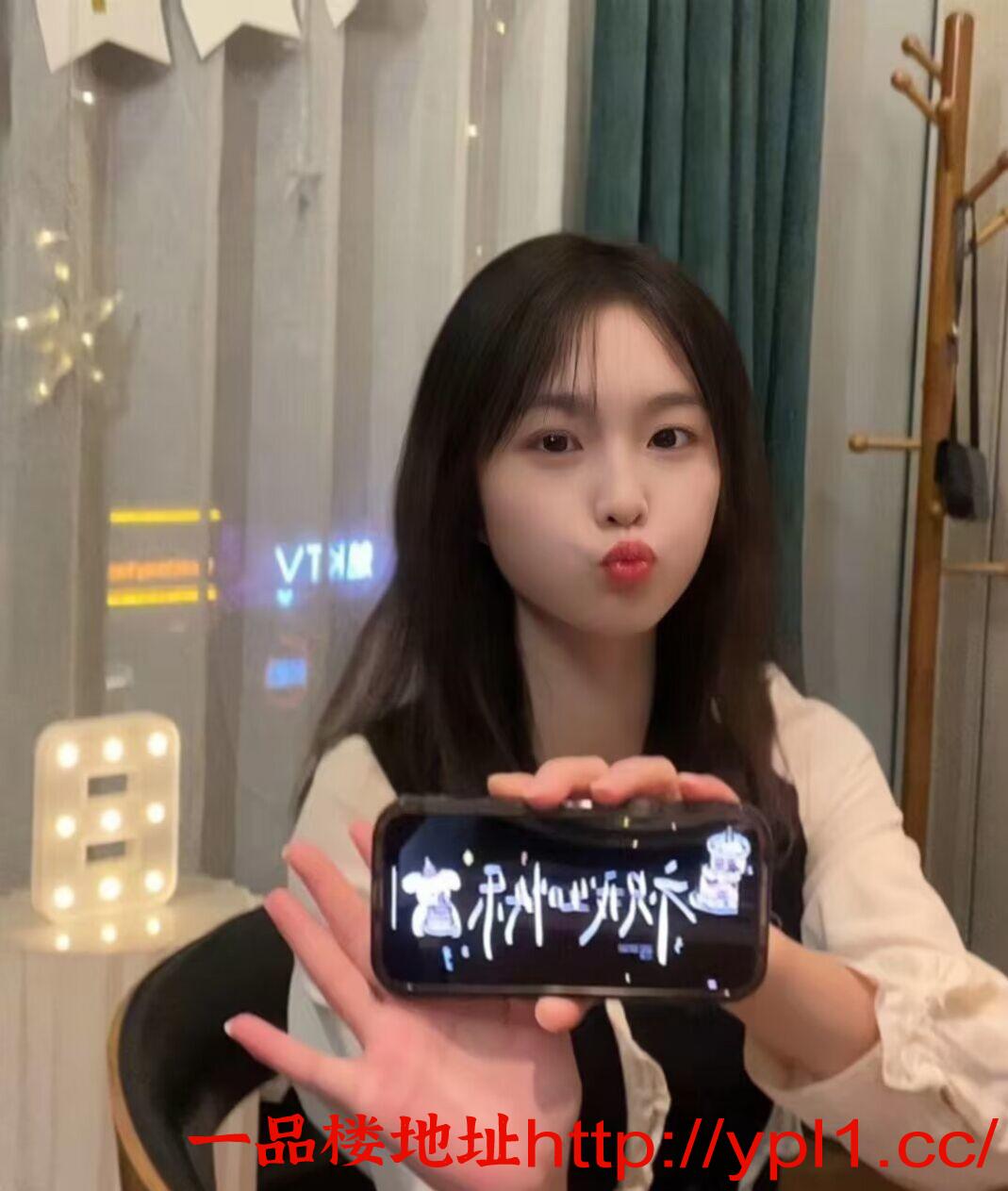 玩的刚下海学生妹