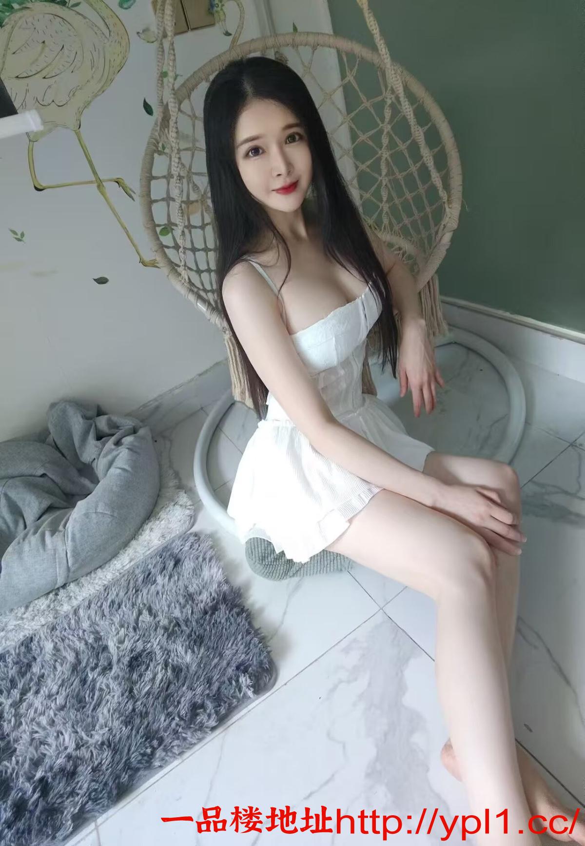 肤白貌美大胸御姐