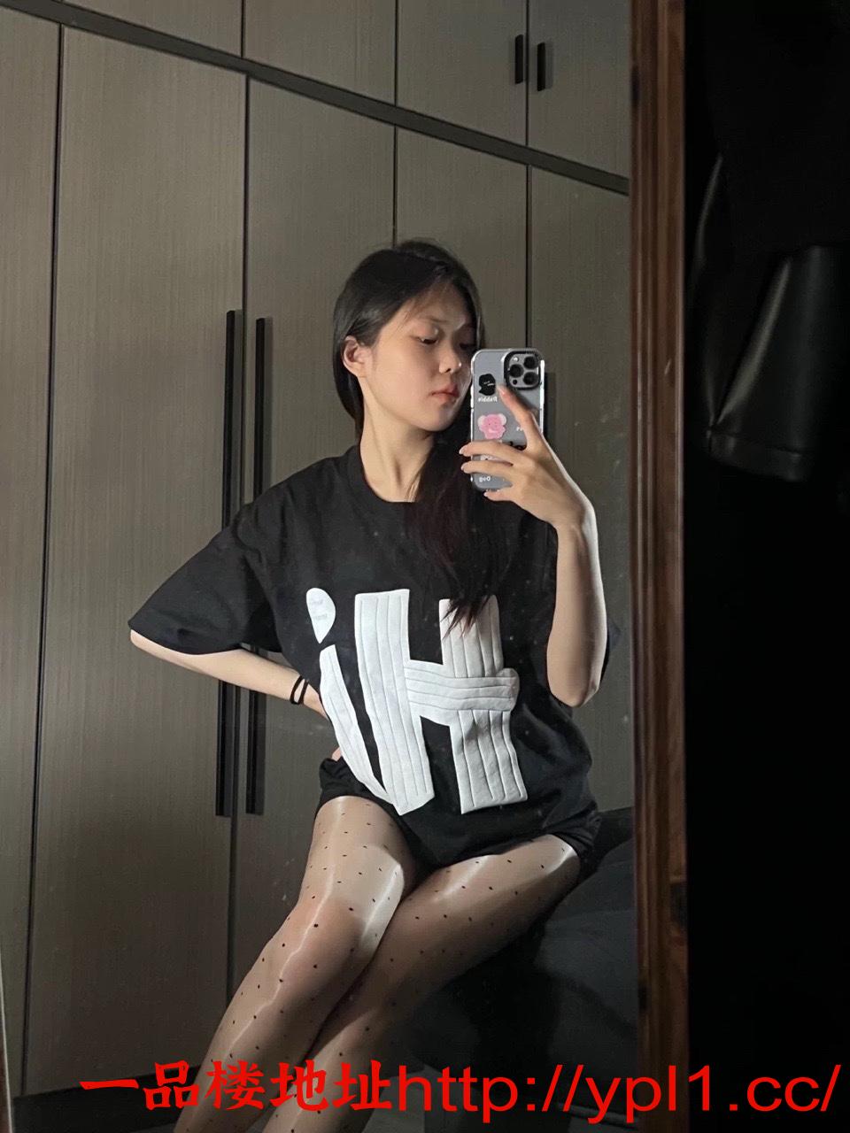 高颜值翘臀老师