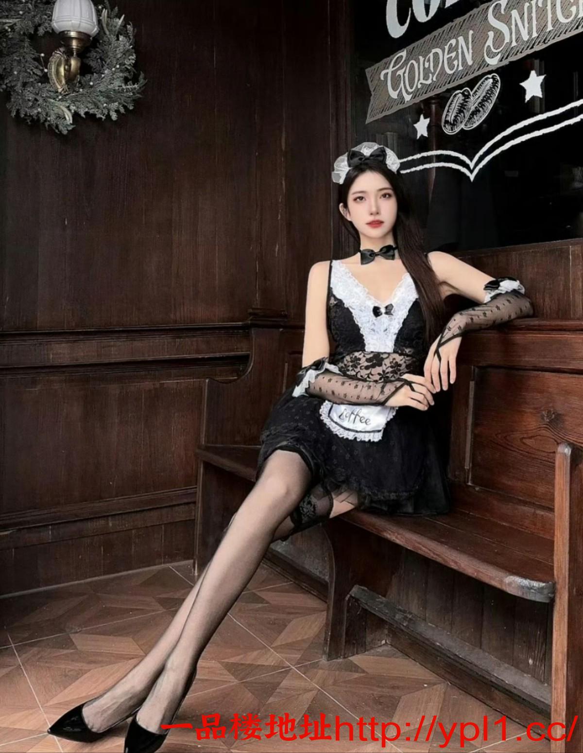 极品身材制服诱惑瑜伽小姐姐