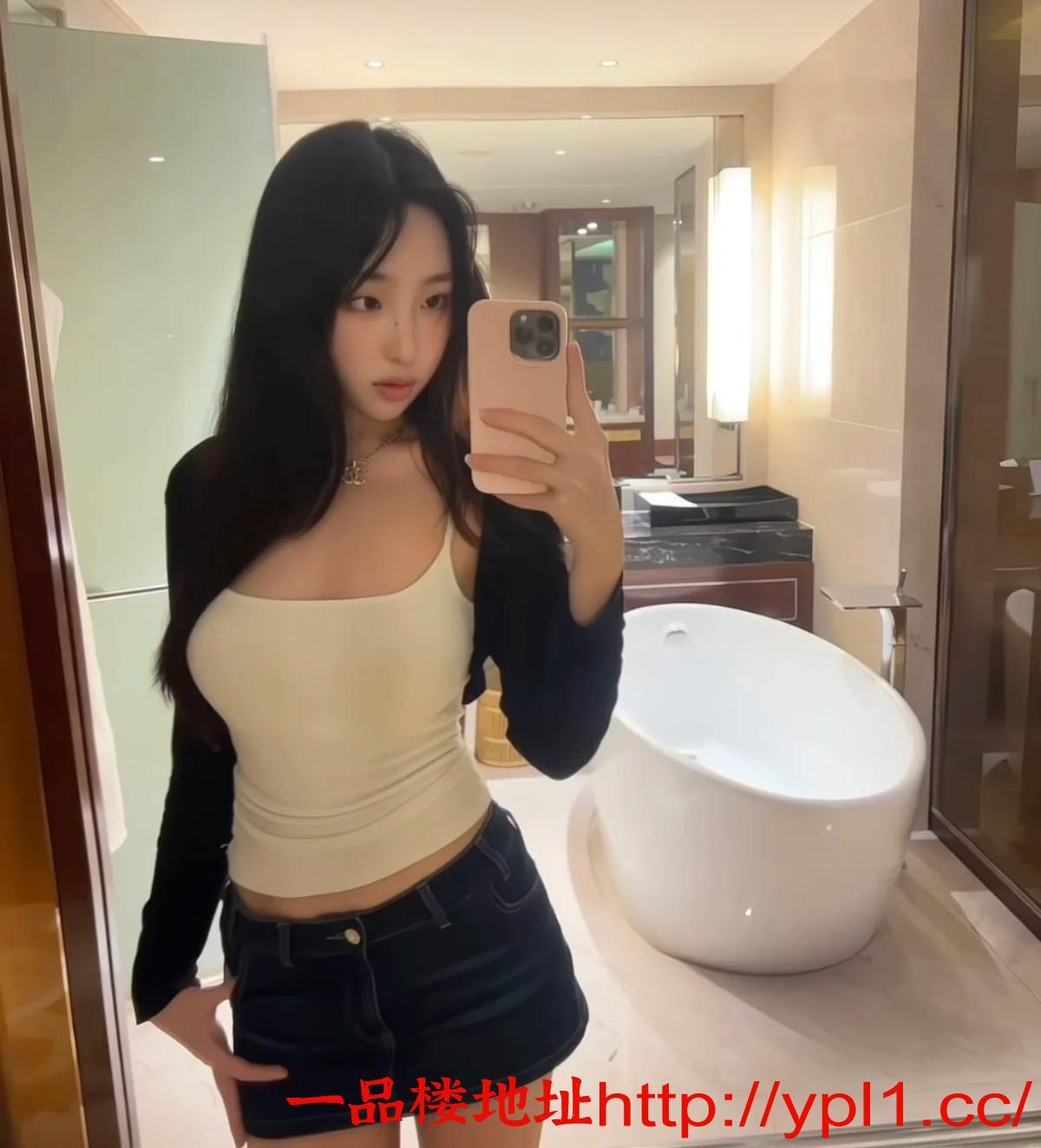 极品清纯美女胸大臀翘，高抬玉腿任意插