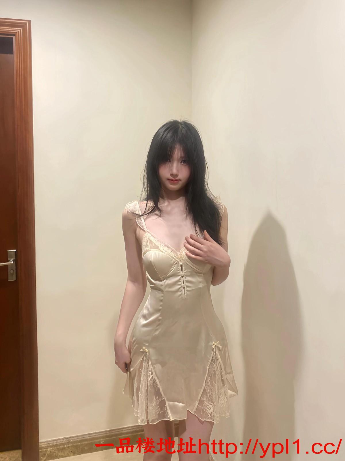 03年极品粉嫩多汁学妹下海兼职