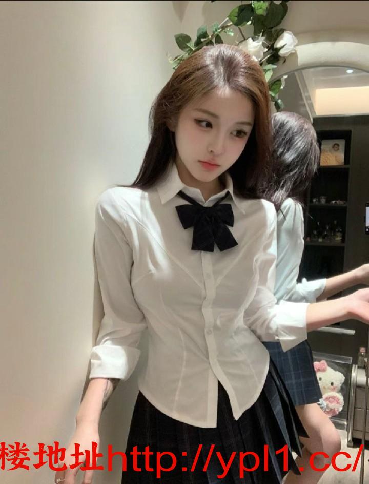 制服诱惑小女友