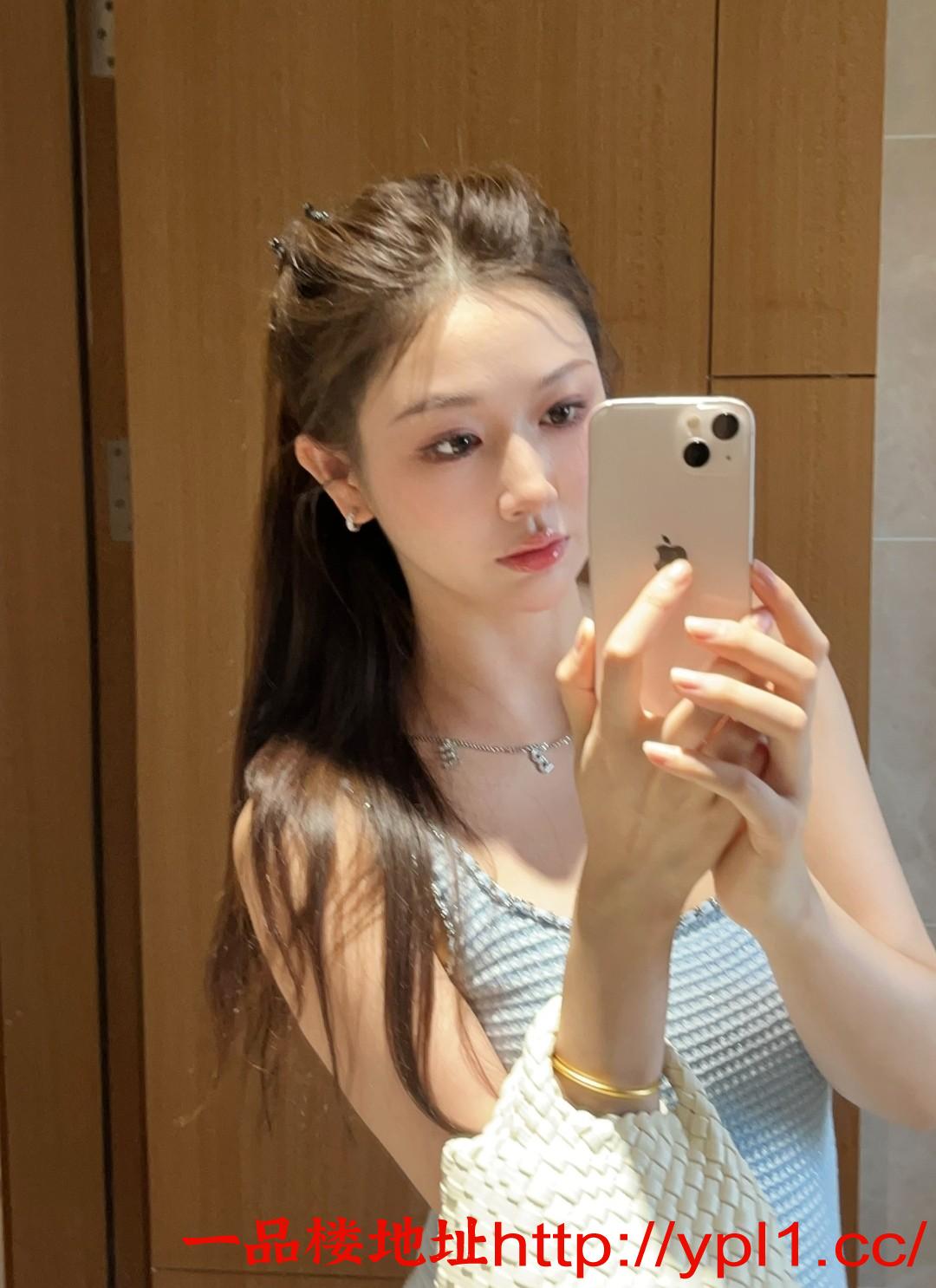 刚下海的妹妹，听话懂事。粉色小穴。供弟弟读研究生。兄弟们支持一下