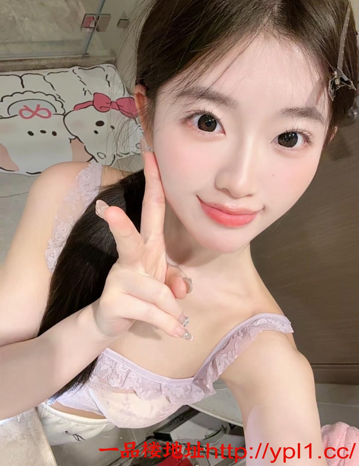 乖巧懂事妹妹姿势配合