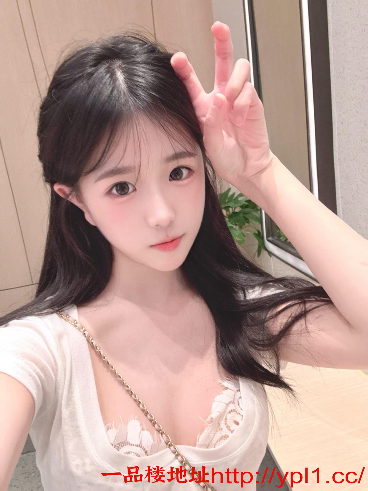 兼职瑜伽骚妹360度旋转吹箫一字马做爱