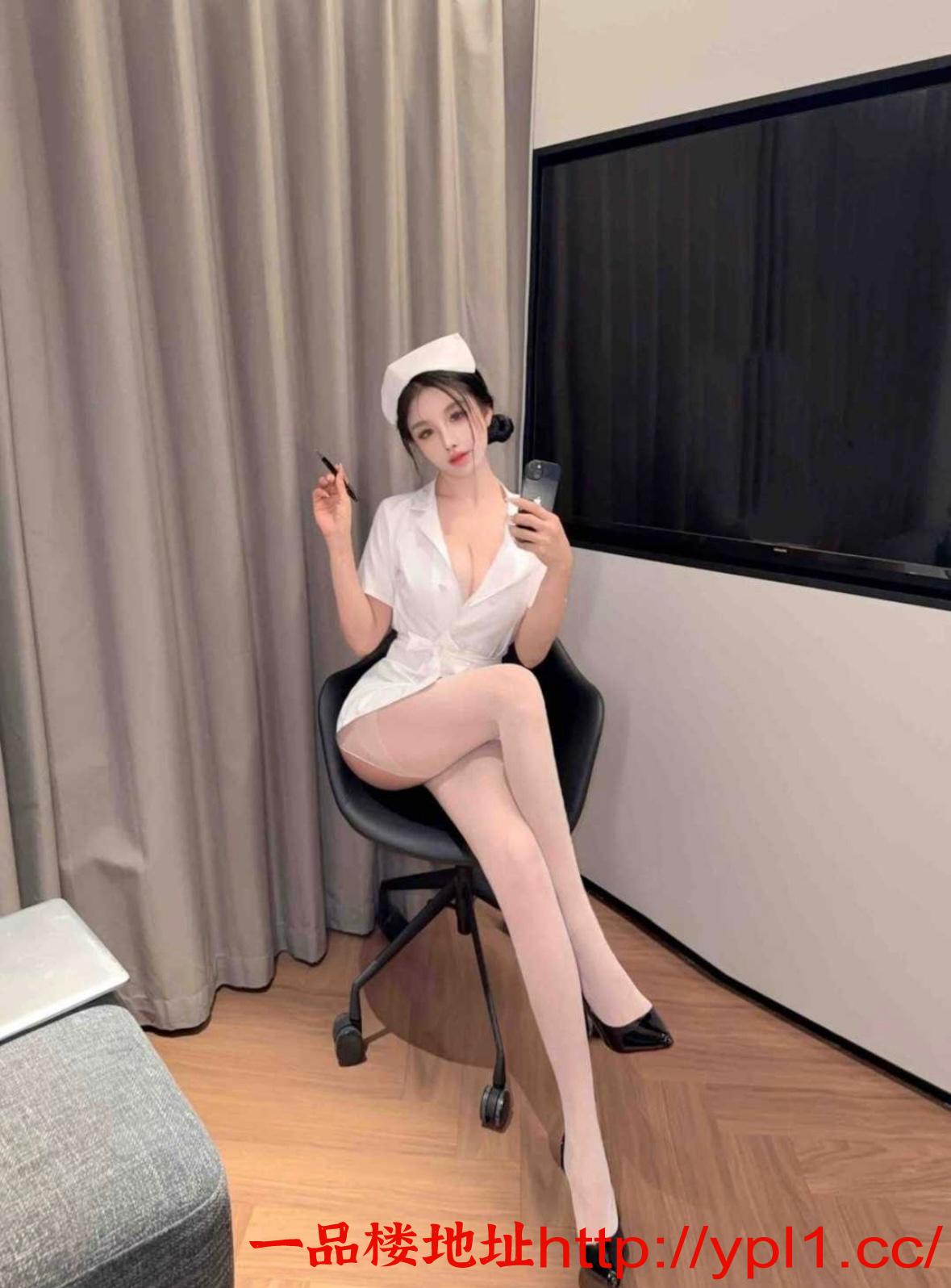 新茶年轻的肉体，后入屁股很弹，里面夜超紧