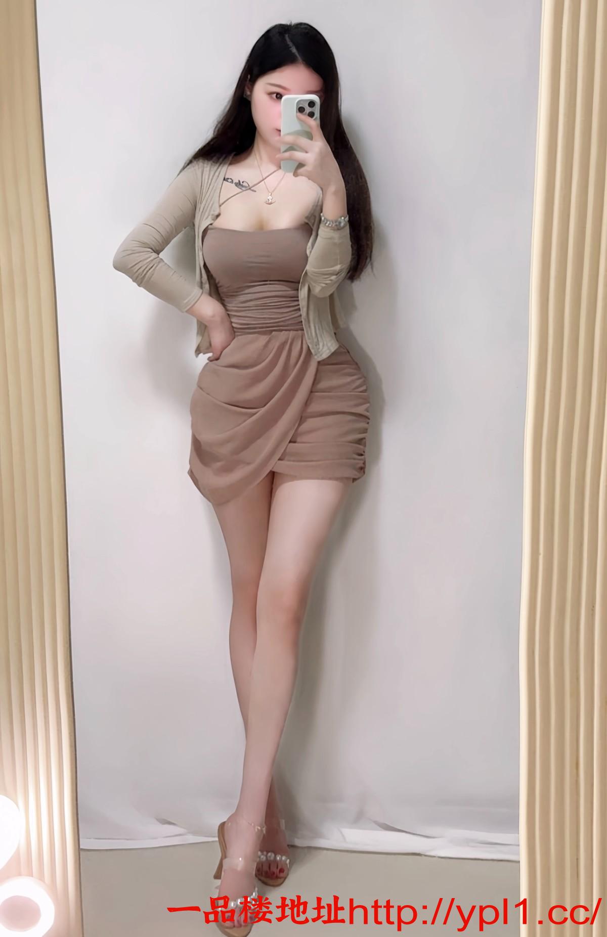 黑丝大奶妹子稚嫩的脸庞喜欢sm调教，可肛可内