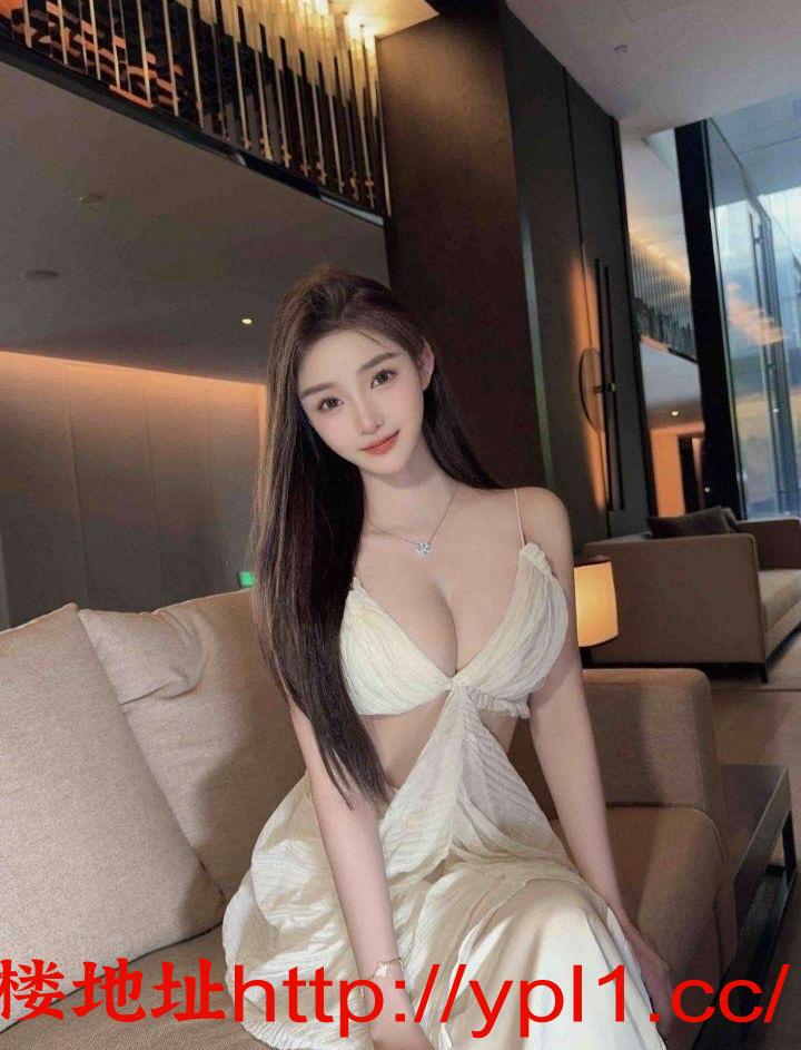 童颜巨乳的小萝莉初次下海