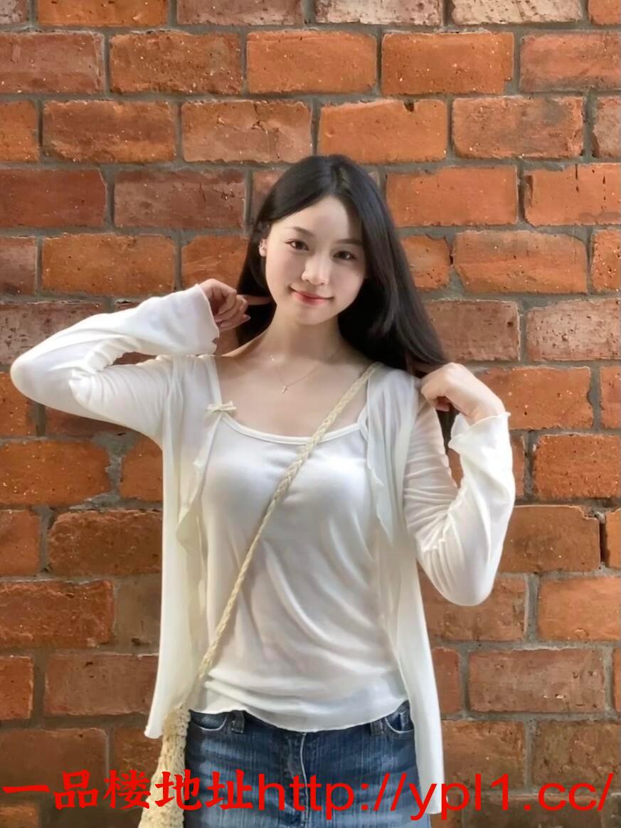 小巧玲珑美艳可爱俏皮胸大姐姐