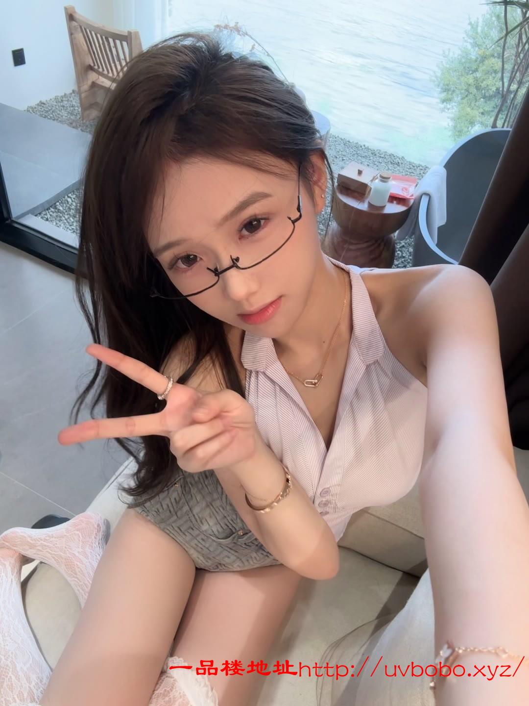 妹子各种亲舔姿势随便你换