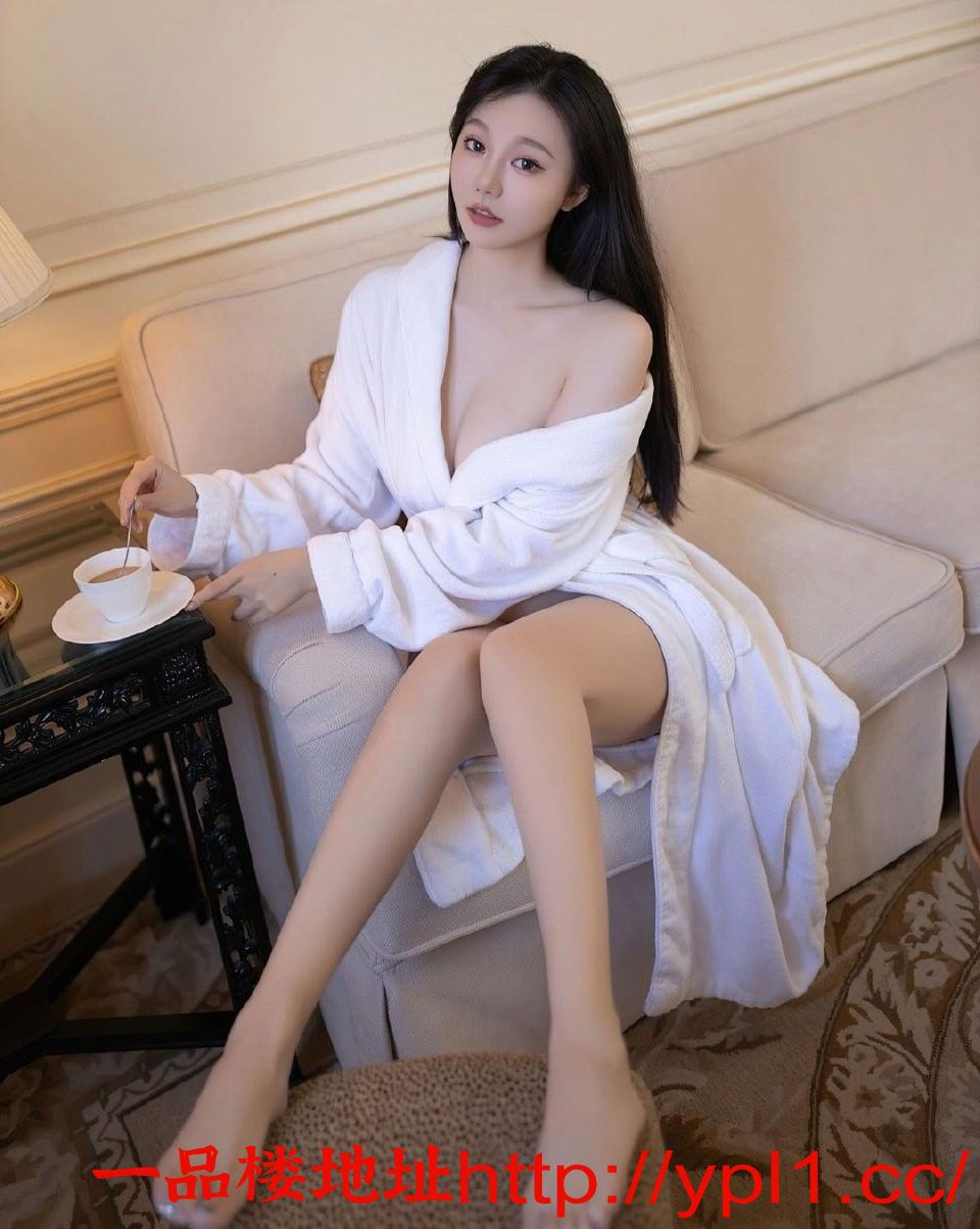 粉嫩汁水多，逼紧骚妹，一插就喷