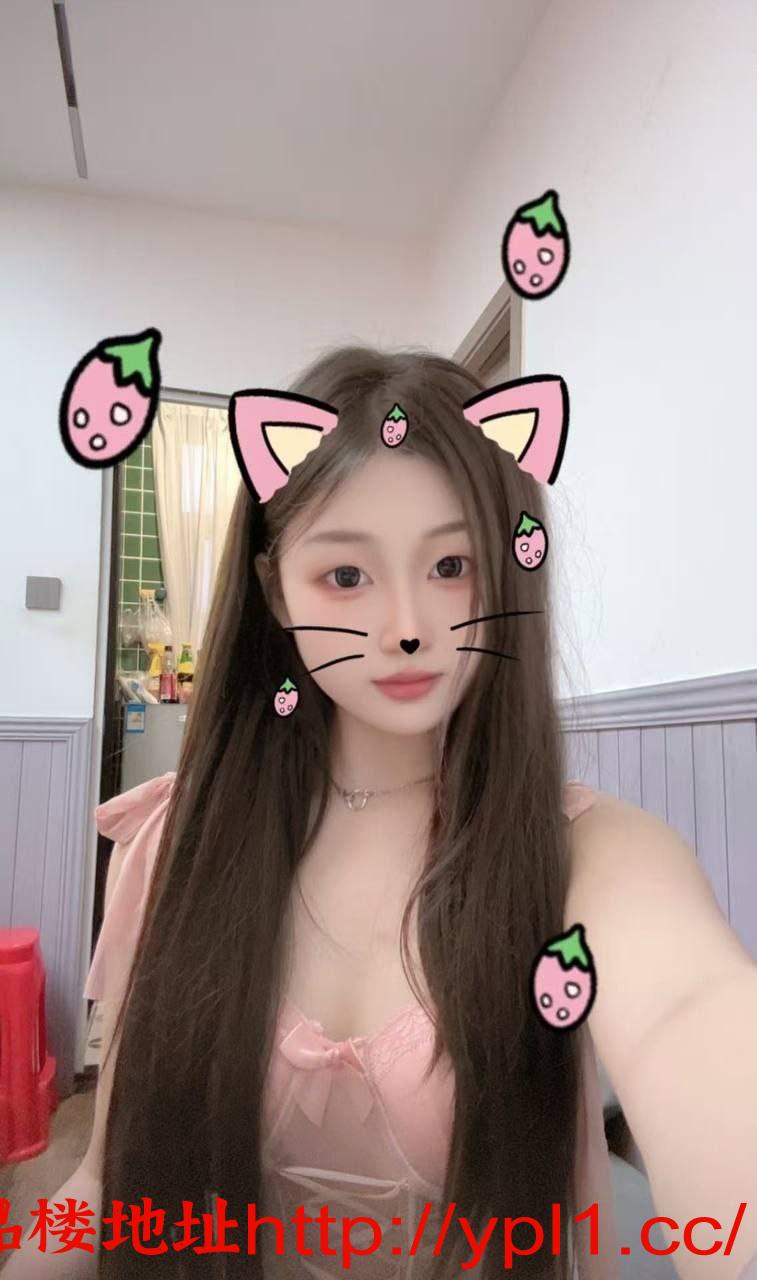 天河身材还可以的小嫩骚货