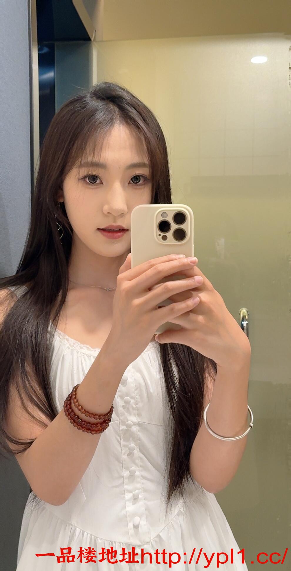 白嫩骚妹超紧又粉水也多