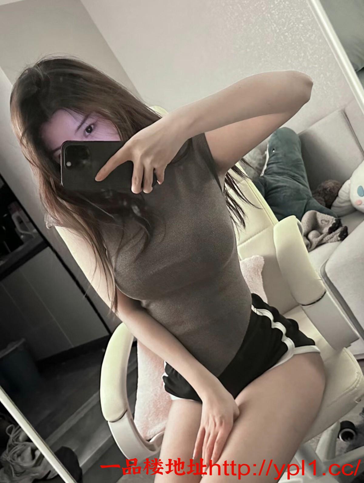 长舌吻小妹妹高手，逼紧水多粉嫩