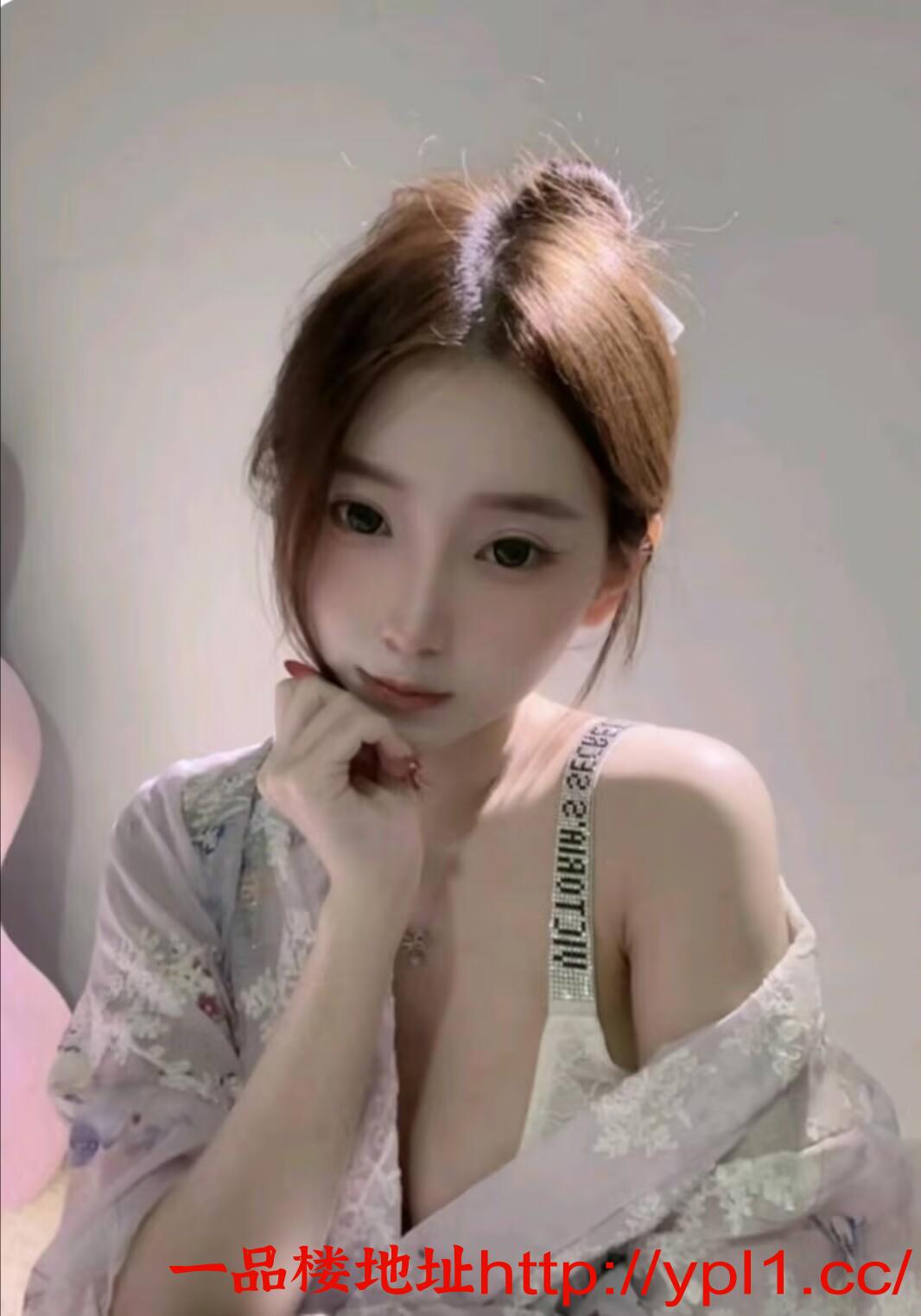 小骚妞的嫩穴淫水清甜可口