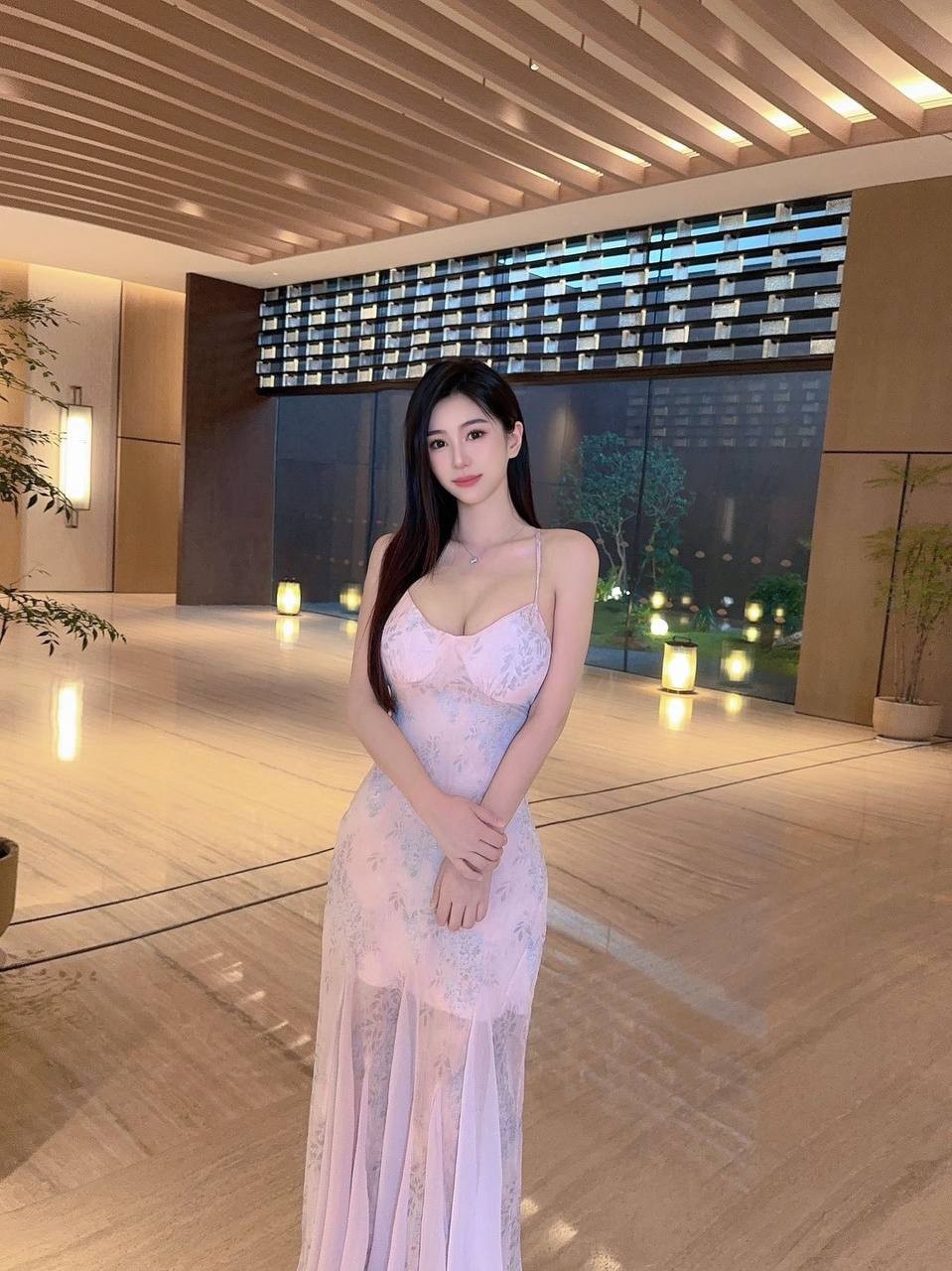 极品在校嫩学妹兼职下海逼粉嫩