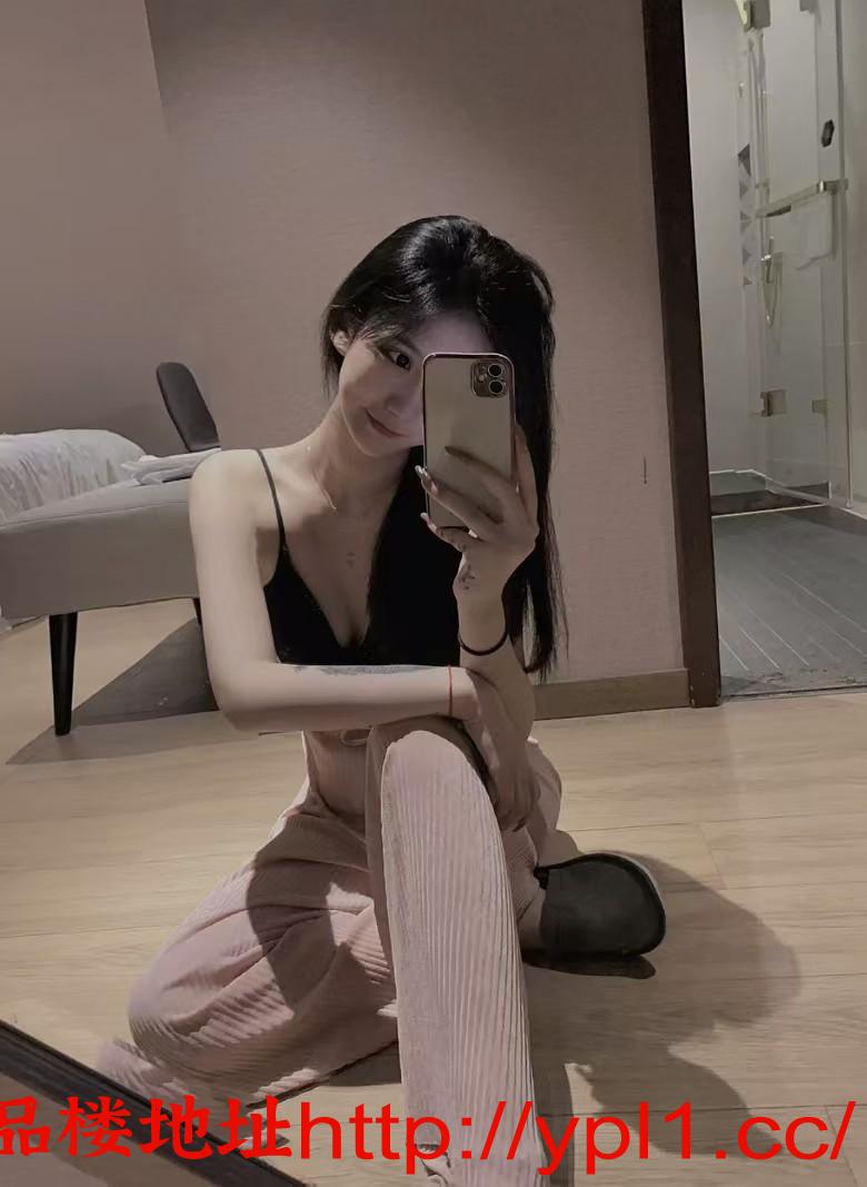 区粉嫩小甜妹逼水多